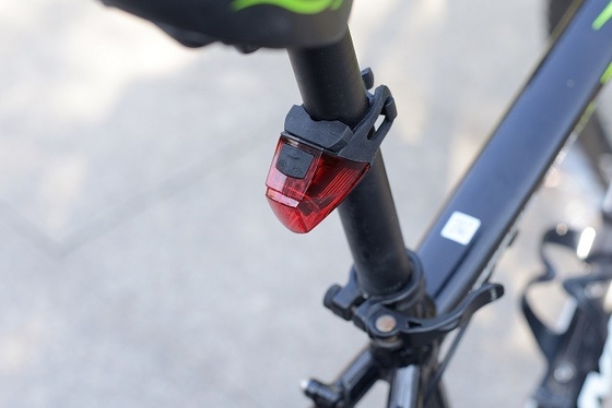 USB перезаряжаемые задняя красного света велосипеда 10lm лития батареи вибрация не чувствительная